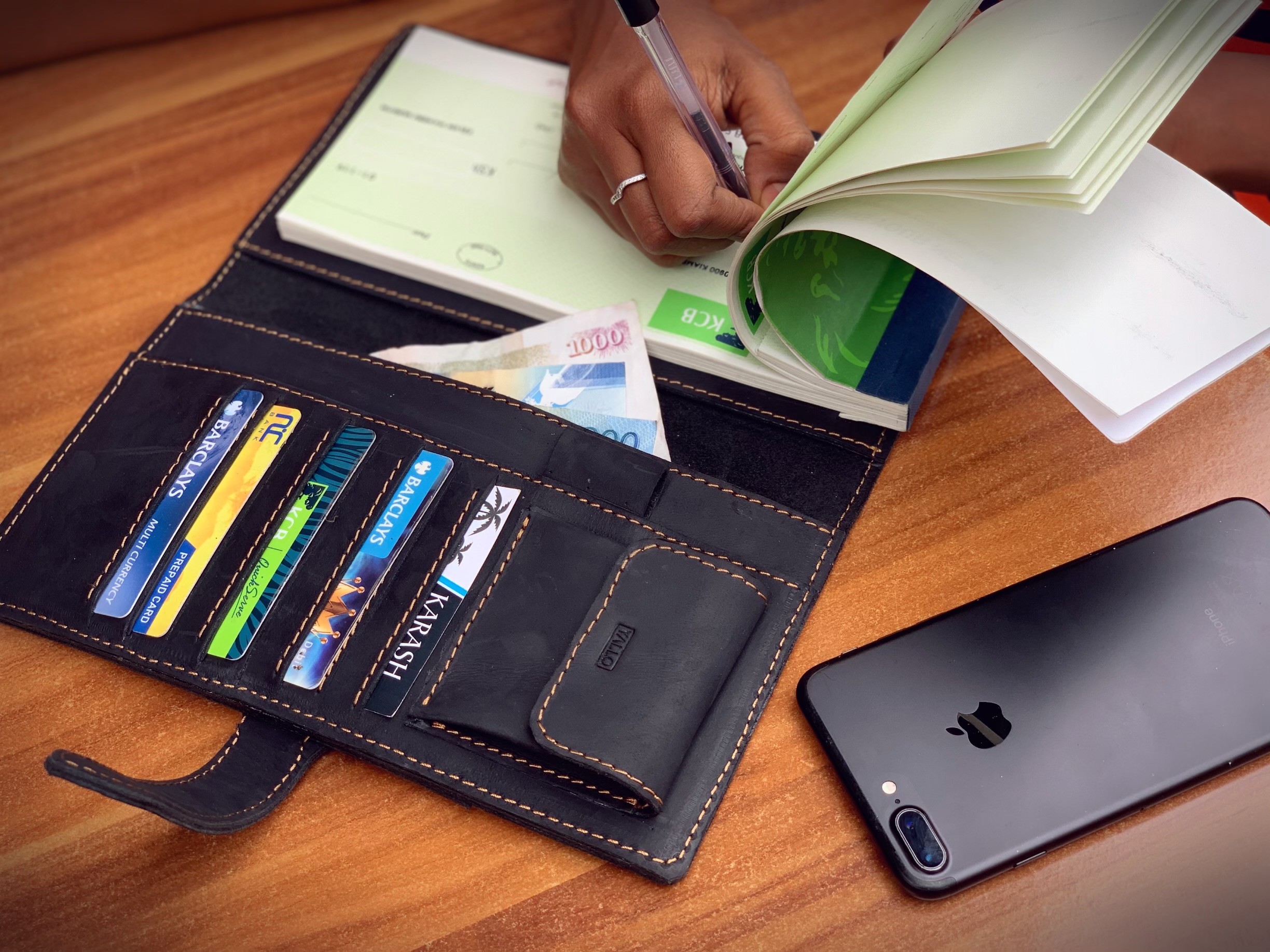 Oltau Cheque Book Holder - Image 2