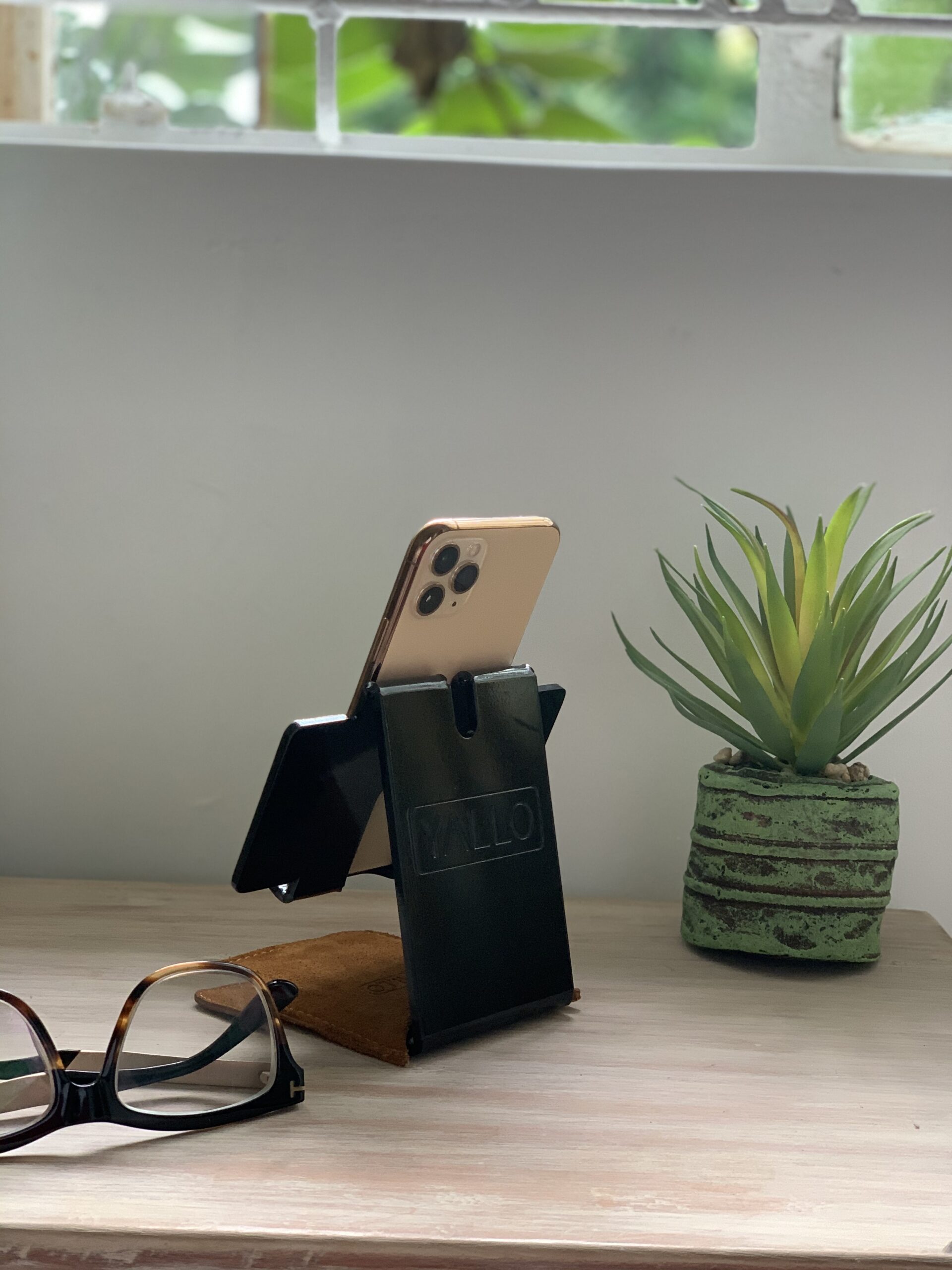 Nuki - Hands free stand - Image 16