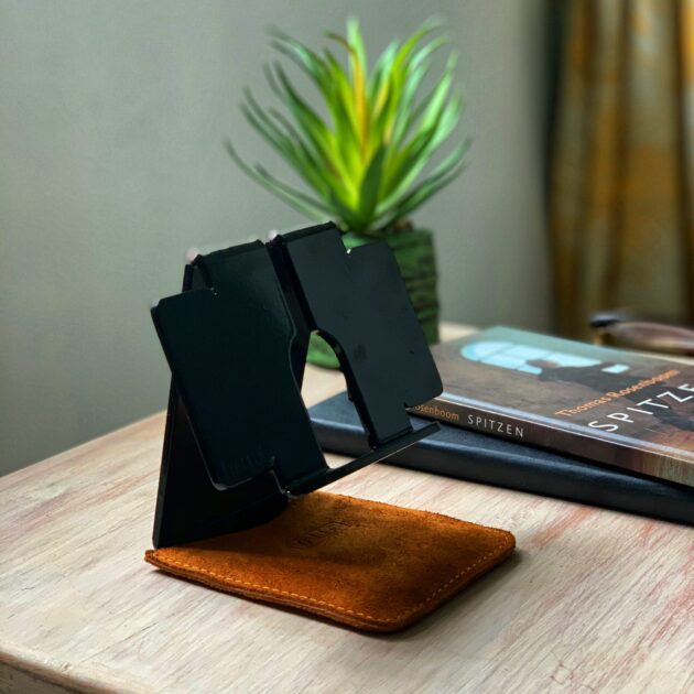Nuki - Hands free stand