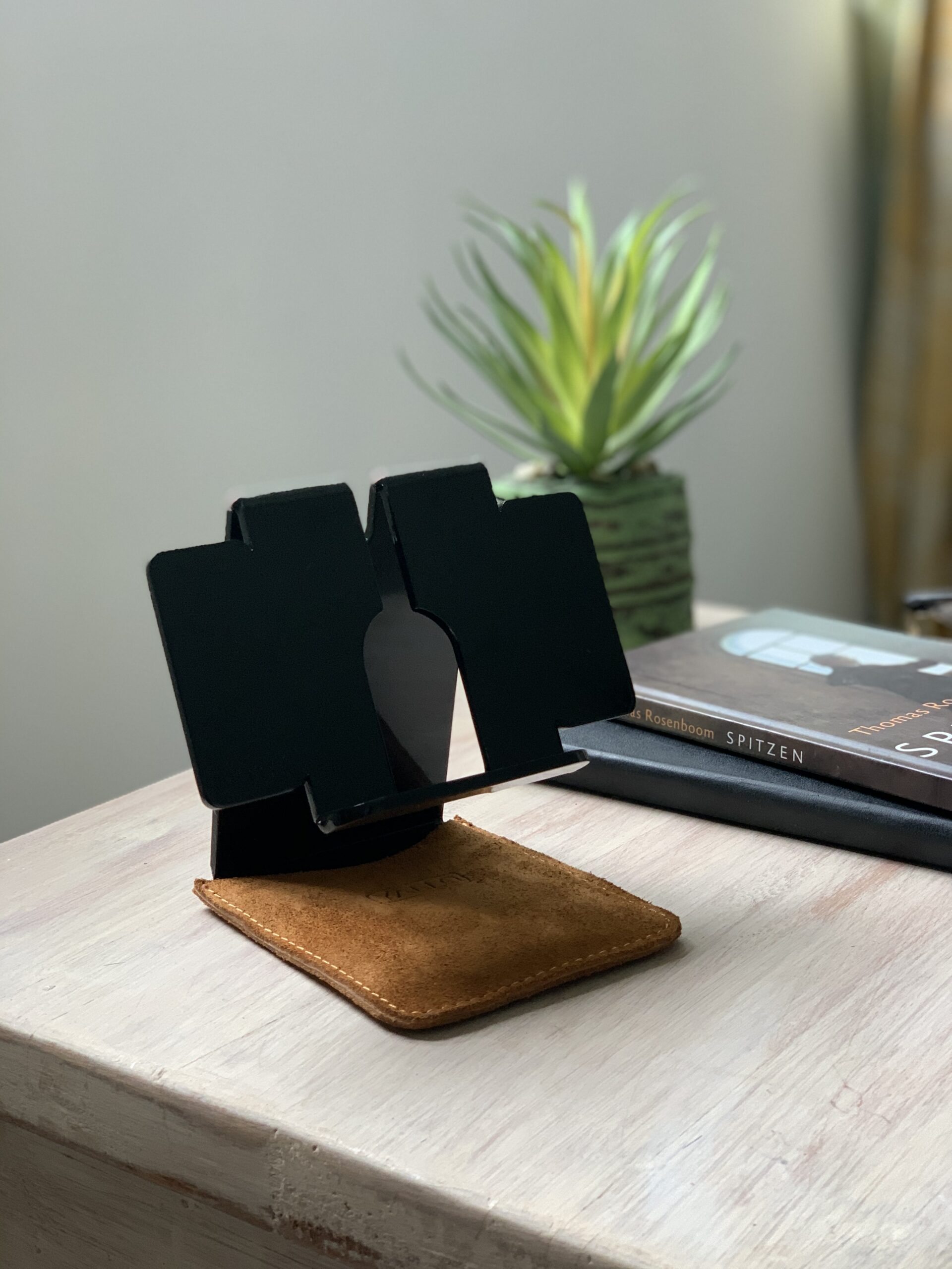 Nuki - Hands free stand - Image 11