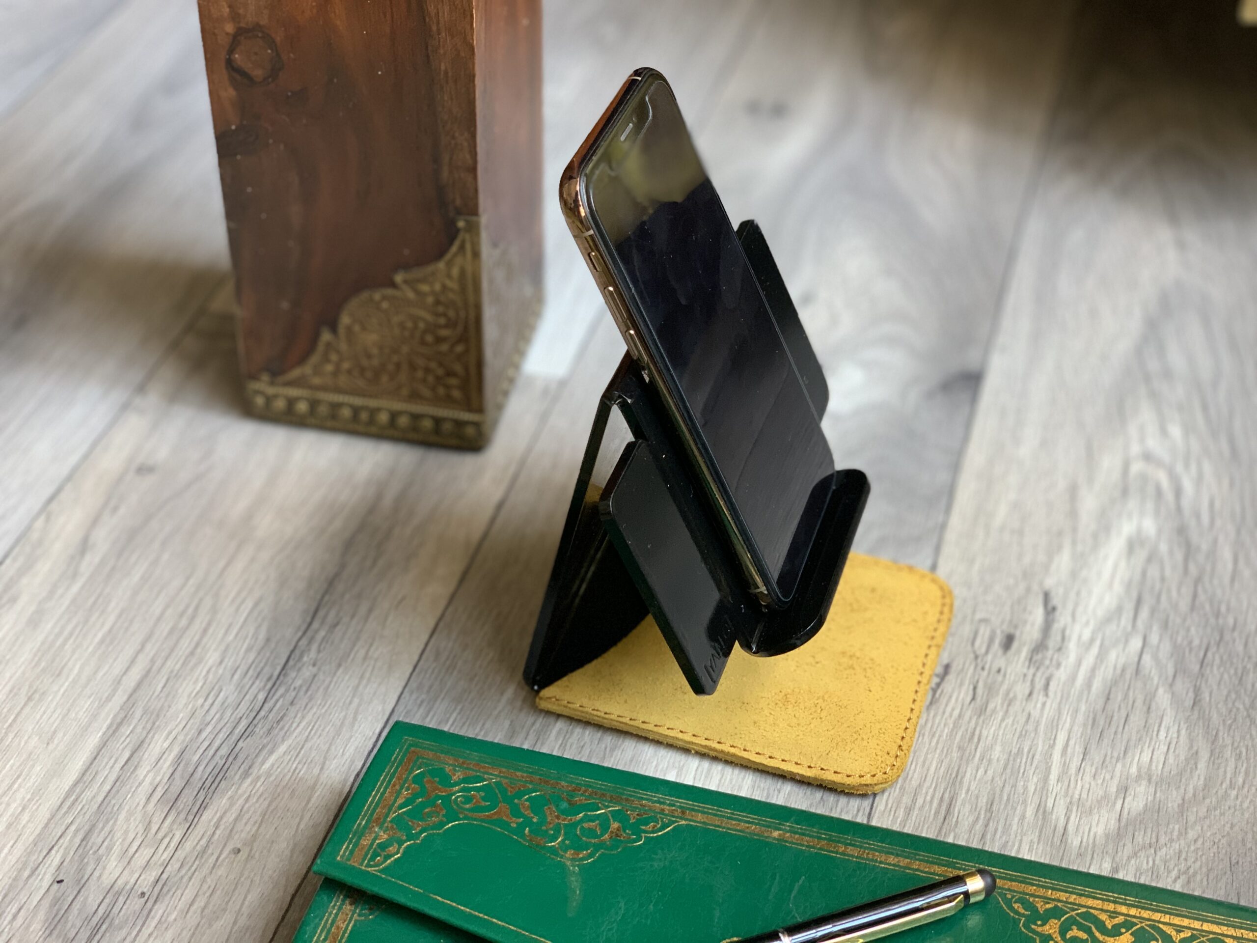 Nuki - Hands free stand - Image 3